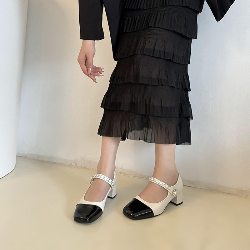 2026 Pearl Clasp Thick-Topped  - Women Formal Wear Black And White ulasan dan harga